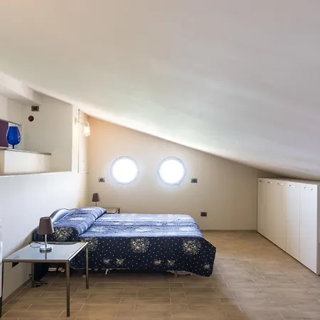 Miralago By Interhome טרוויניאנו רומאנו